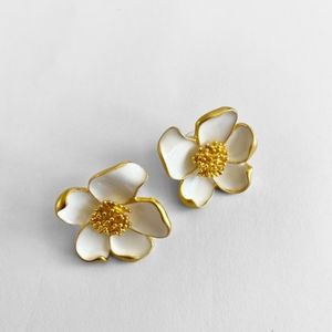 Middle-aged Vintage Exaggerated Retro Vintage White Floral Alloy Drop Earrings